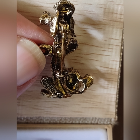 Gerry's Poodle dogs pair Goldtone Pins - Picture 3 of 4